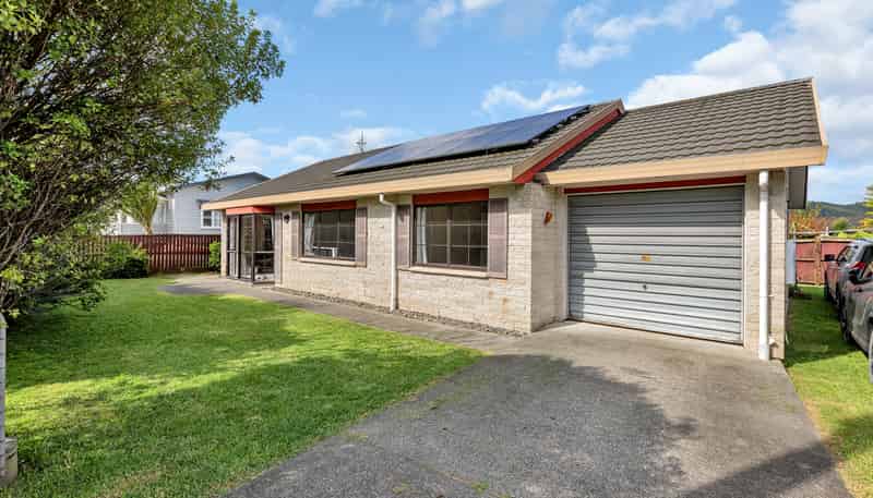 27A Western Hills Drive, Kensington