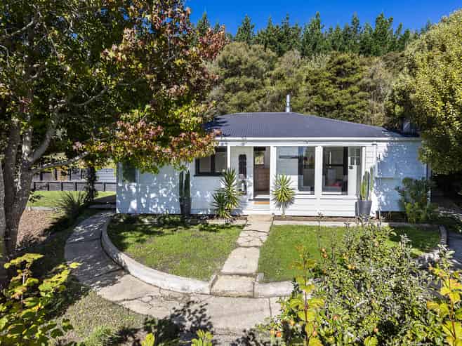 112 Doctors Point Road, Waitati