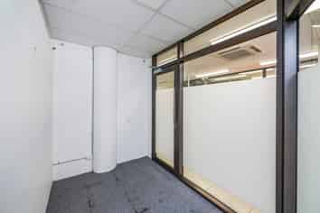 Affordable, High-Exposure Space in Central Manukau