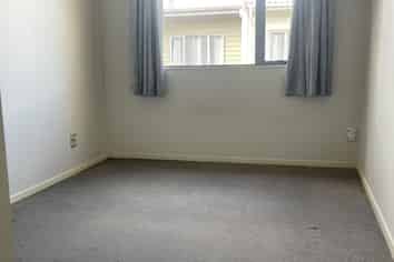 8 Triumph Road, Flat Bush