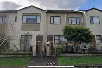 8 Triumph Road, Flat Bush