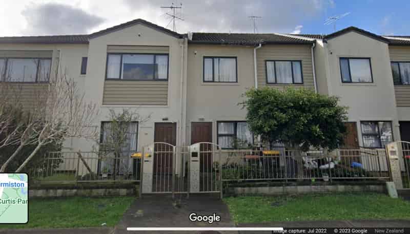 8 Triumph Road, Flat Bush