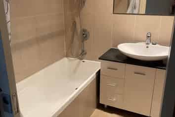 8 Triumph Road, Flat Bush