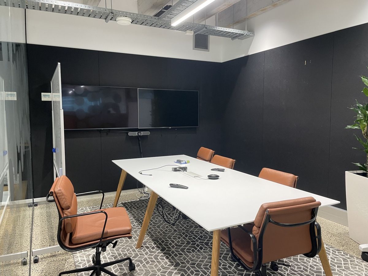 Charming Turn-Key Character Office | City Fringe - Mehr