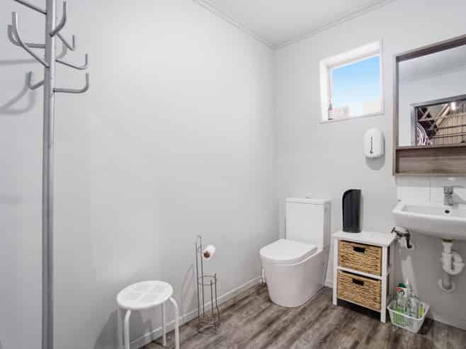 Versatile warehouse and yard/parking area