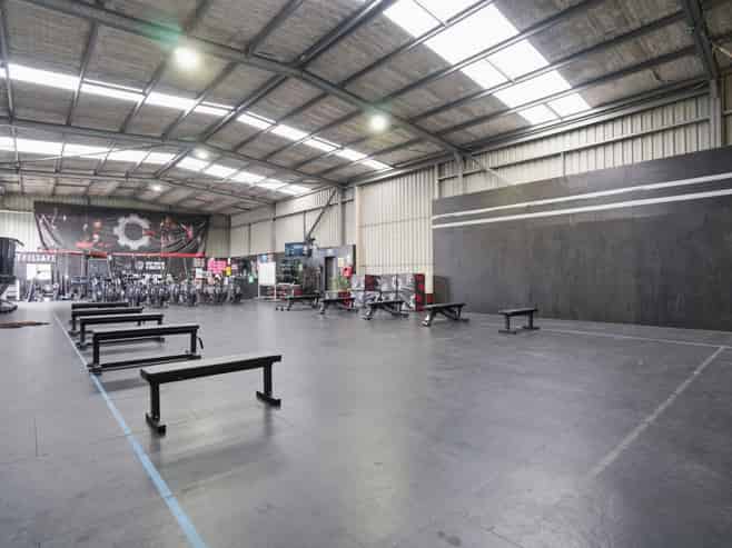 Versatile warehouse and yard/parking area