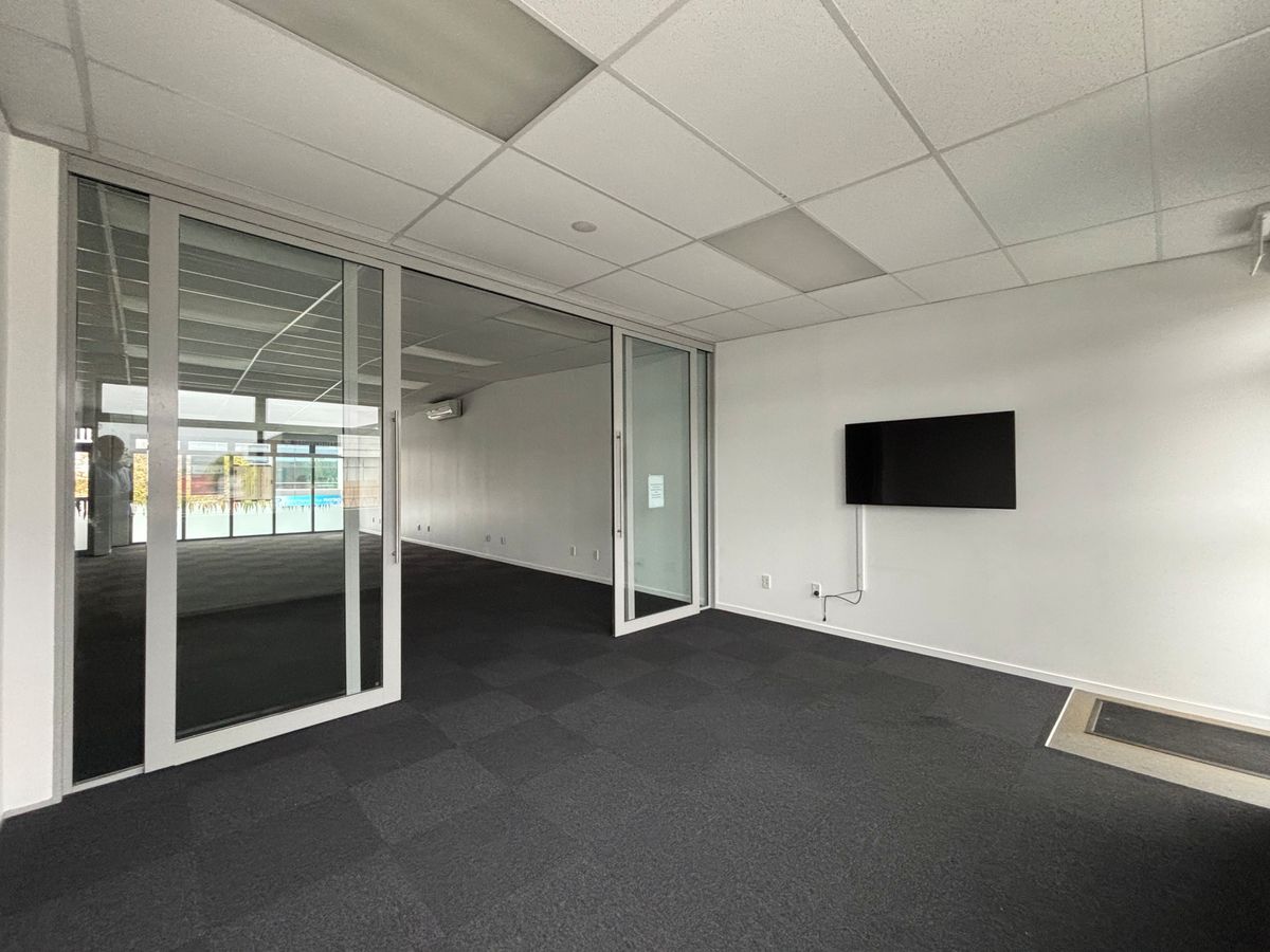 First Floor Office with Secure Car Parking – pohled 4