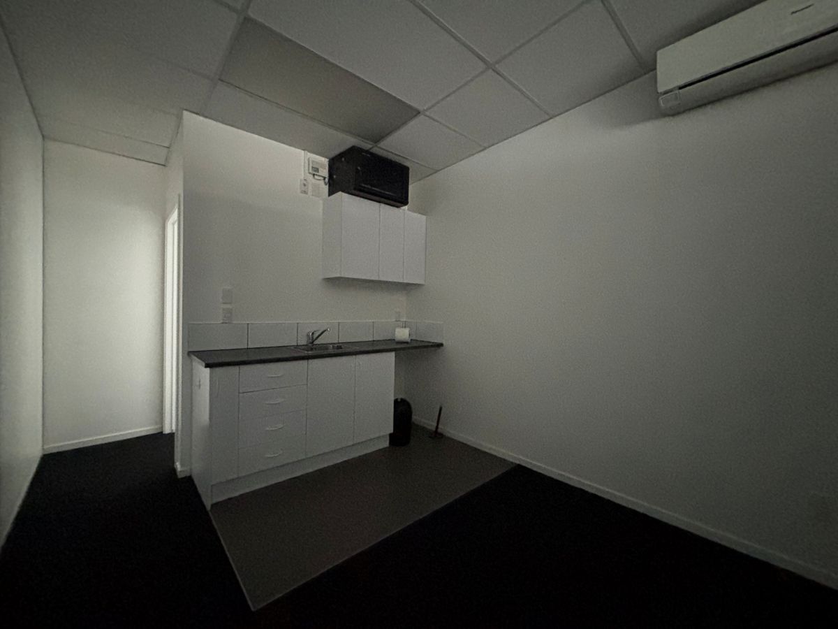 First Floor Office with Secure Car Parking – pohled 6