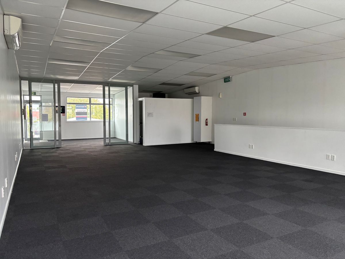 First Floor Office with Secure Car Parking – pohled 3