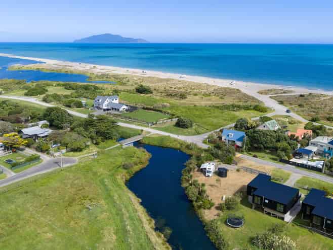 44 Kapiti Lane, Otaki Beach