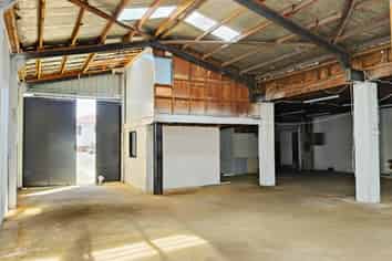 FREESTANDING MID-WEST INDUSTRIAL
