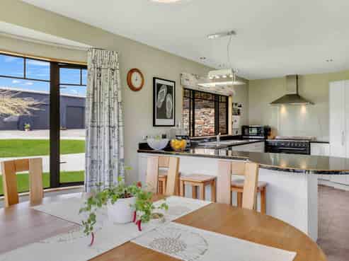 27 Pohutukawa Drive, Levin