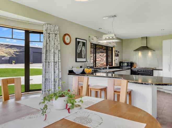 27 Pohutukawa Drive, Levin