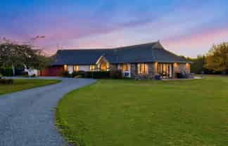 27 Pohutukawa Drive, Levin