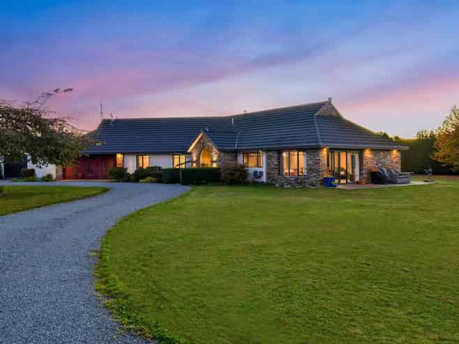 27 Pohutukawa Drive, Levin