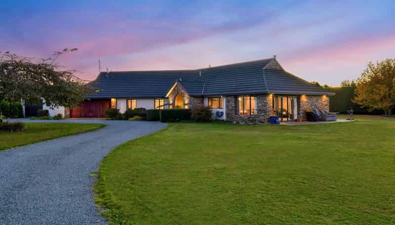 27 Pohutukawa Drive, Levin