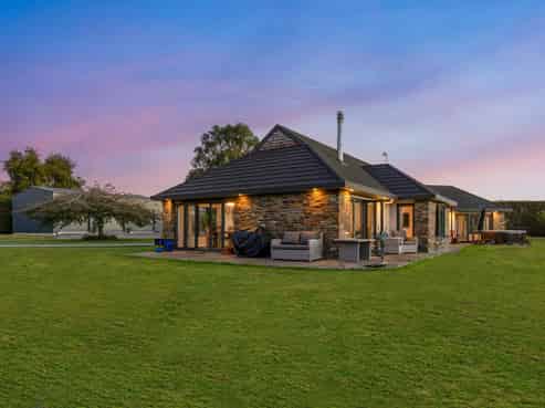 27 Pohutukawa Drive, Levin
