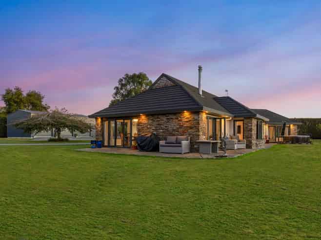 27 Pohutukawa Drive, Levin