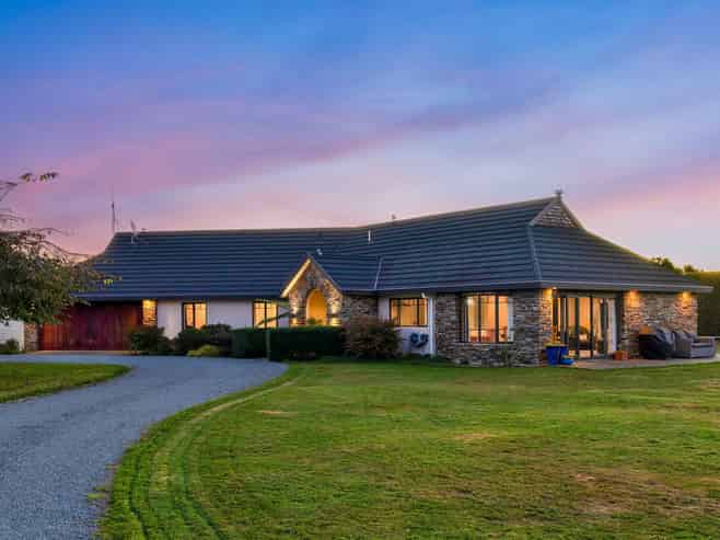 27 Pohutukawa Drive, Levin