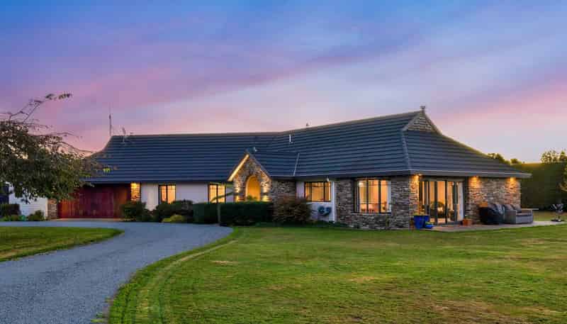 27 Pohutukawa Drive, Levin