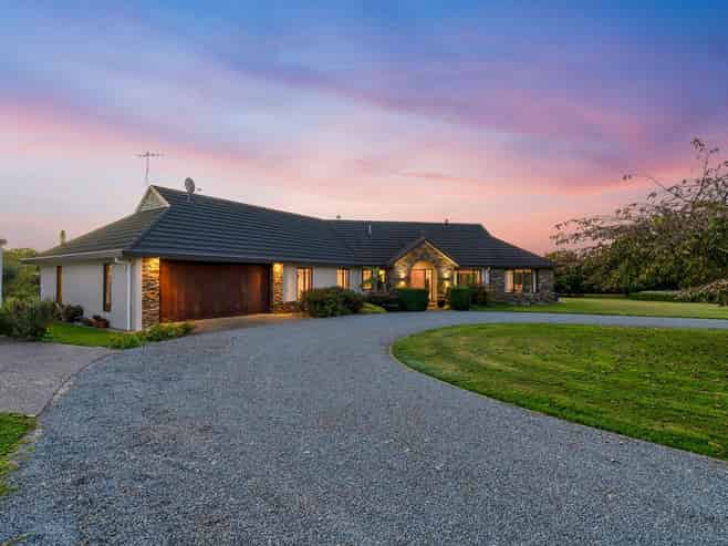 27 Pohutukawa Drive, Levin