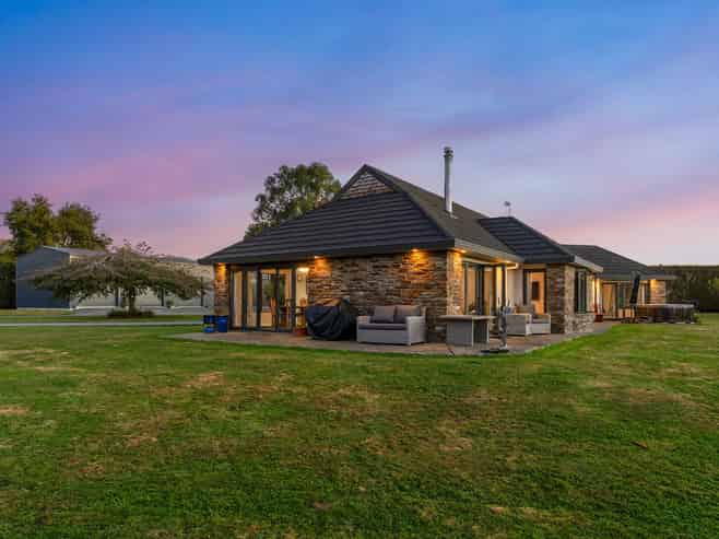 27 Pohutukawa Drive, Levin