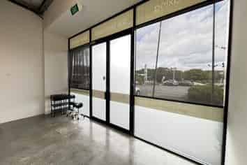 Prime Albany retail with partitioned rooms