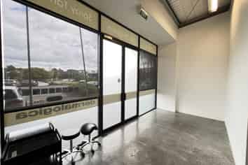 Prime Albany retail with partitioned rooms