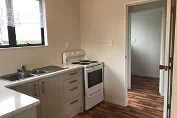 27A Silver Creek Road, Manurewa