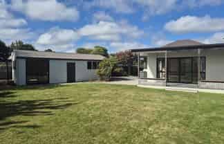 11 Merton Place, Bryndwr