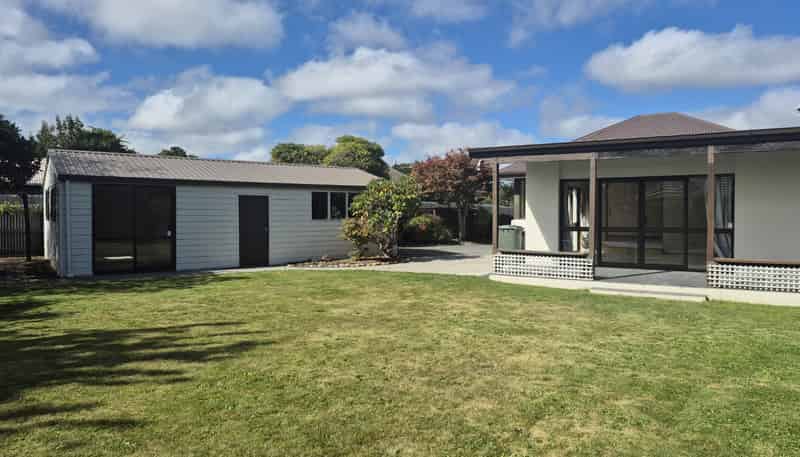 11 Merton Place, Bryndwr