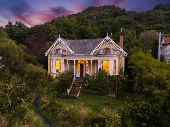 90  Queen Street, NORTH DUNEDIN