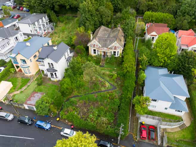 90  Queen Street, NORTH DUNEDIN