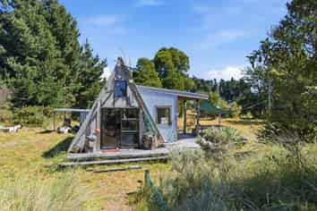 143 Jackett Island, Motueka