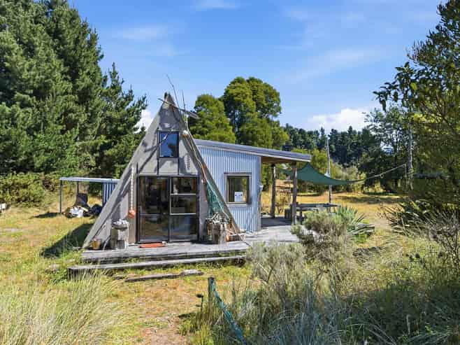 143 Jackett Island, Motueka