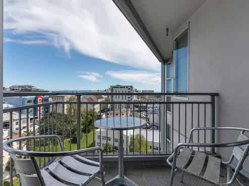 12/8G Scotia Place, Auckland Central