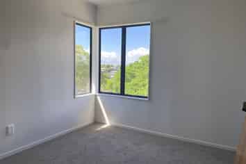 82 Athena Drive, Totara Vale