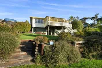 13 Island Bay Road, Beach Haven