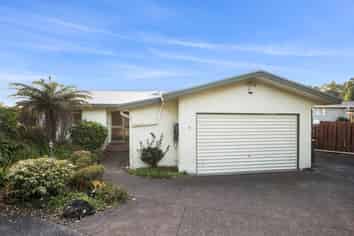 13 Island Bay Road, Beach Haven