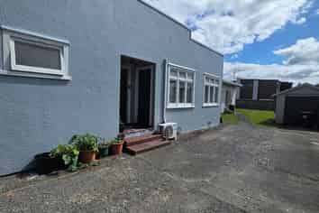 273B College Street, West End