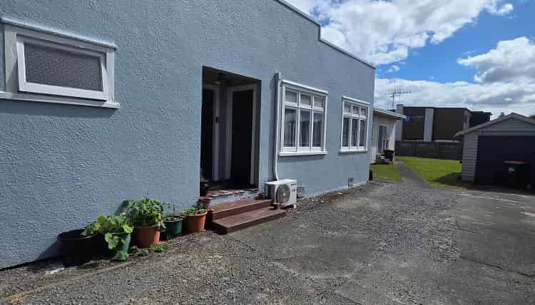 273B College Street, West End