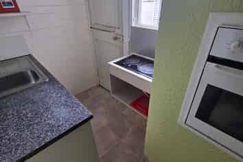 273B College Street, West End