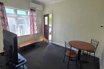 273B College Street, West End