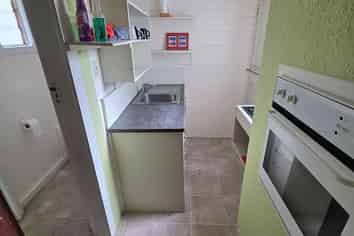 273B College Street, West End