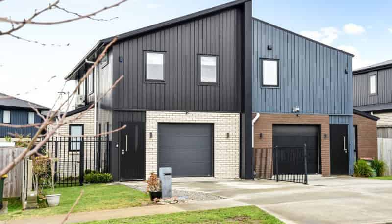 2/64 Cabourne Drive, Glenview