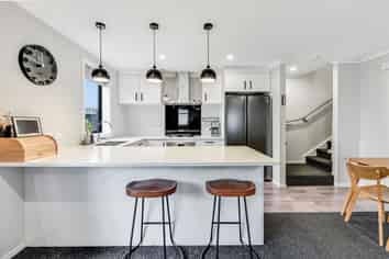 2/64 Cabourne Drive, Glenview