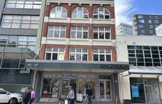 Room to Grow – 5 Offices + Boardroom + good on budget