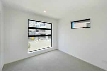  Rauemi Way, Te Atatu South