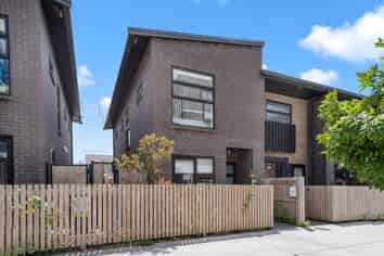  Rauemi Way, Te Atatu South