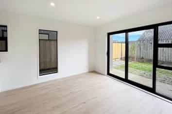  Rauemi Way, Te Atatu South